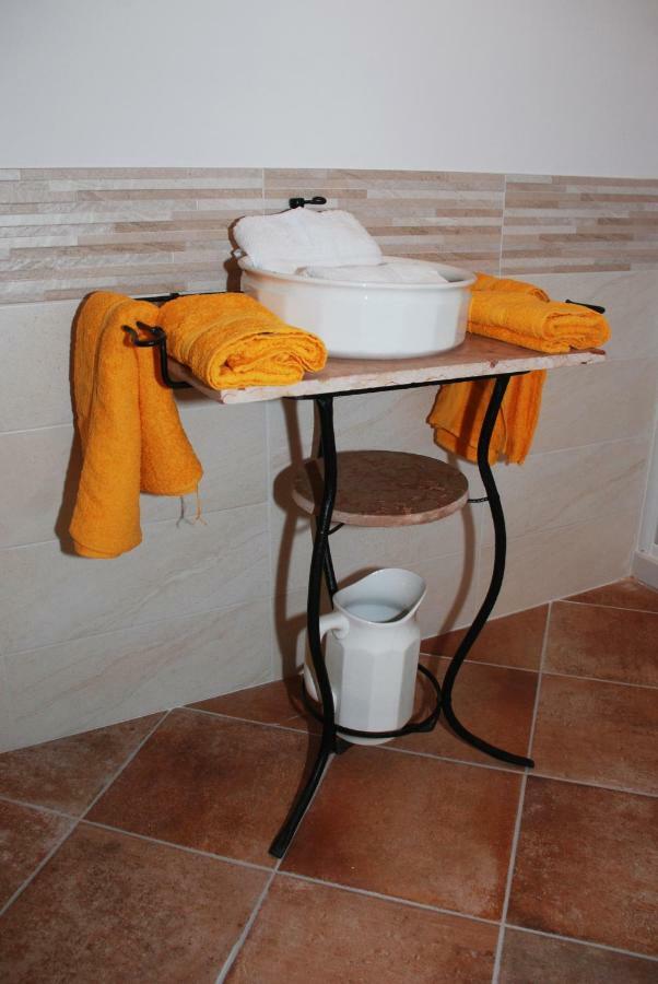 La Cascina Bed & Breakfast Aglie Bagian luar foto