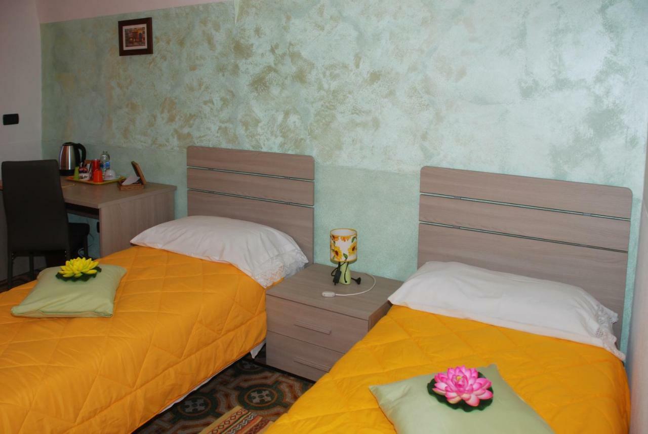 La Cascina Bed & Breakfast Aglie Bagian luar foto
